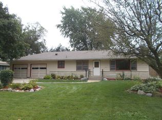 434 N Locust St, Genoa, IL 60135