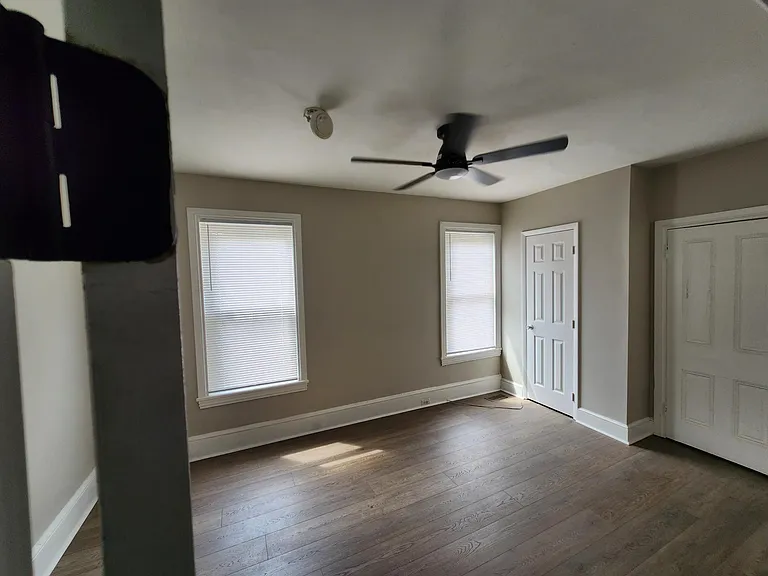 302 N Lombard St — Photo 14