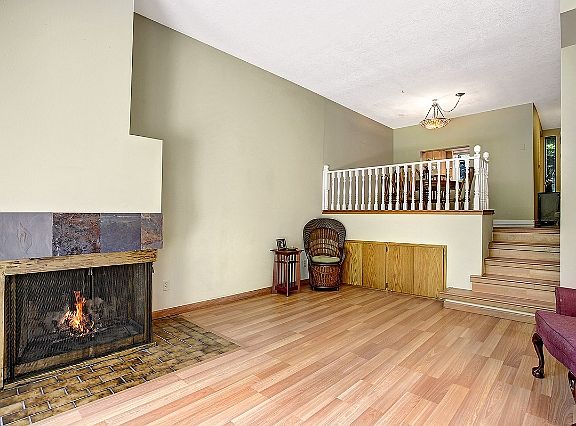 4th image of 19801 15th Ave NE #6