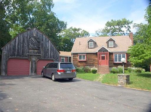 2nd image of 633 Pond St