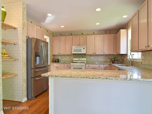 4th image of 2820 Camden Dr