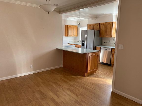 4th image of 421 Jeter St