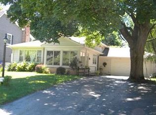 1210 S Gables Blvd, Wheaton, IL 60189