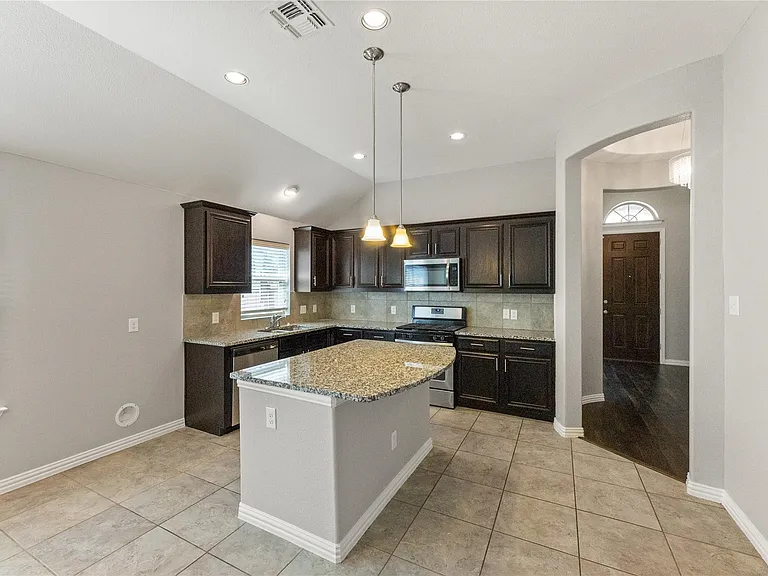 1004 Water Garden Cir — Photo 7
