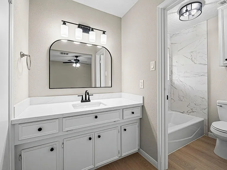 1923 Winding Creek Dr — Photo 16