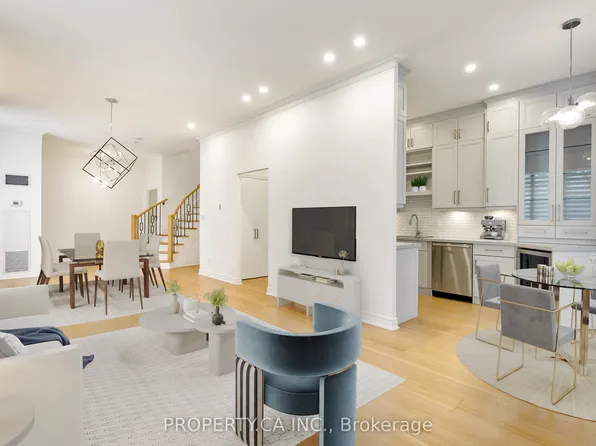 2 Aberfoyle Cres #105, Toronto, ON M8X 2Z8