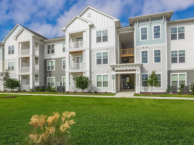 Middle Sound West Apartments — Photo 25