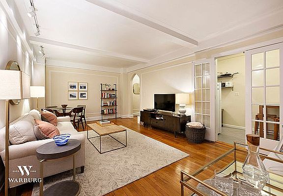 3rd image of 41 W 72nd St APT 3H
