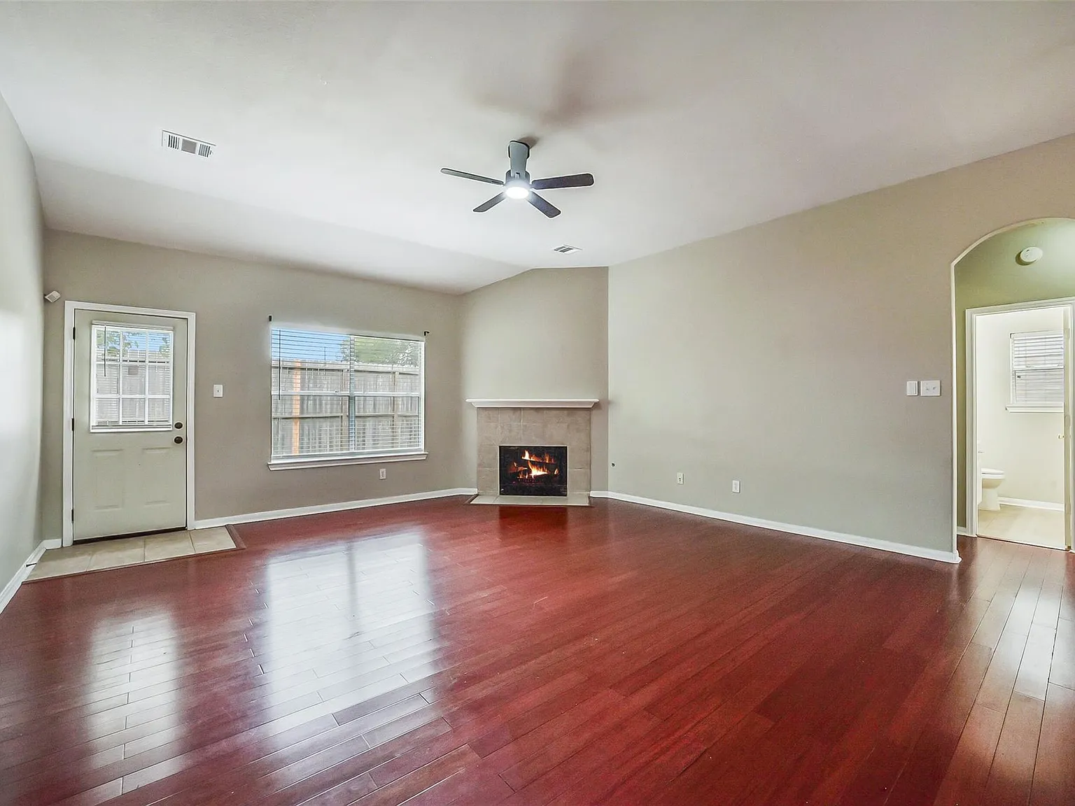 3 bed, 2.0 bath, 1534 sqft, $2,180 — Photo 3