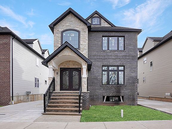 2nd image of 534 Sinclair Ave