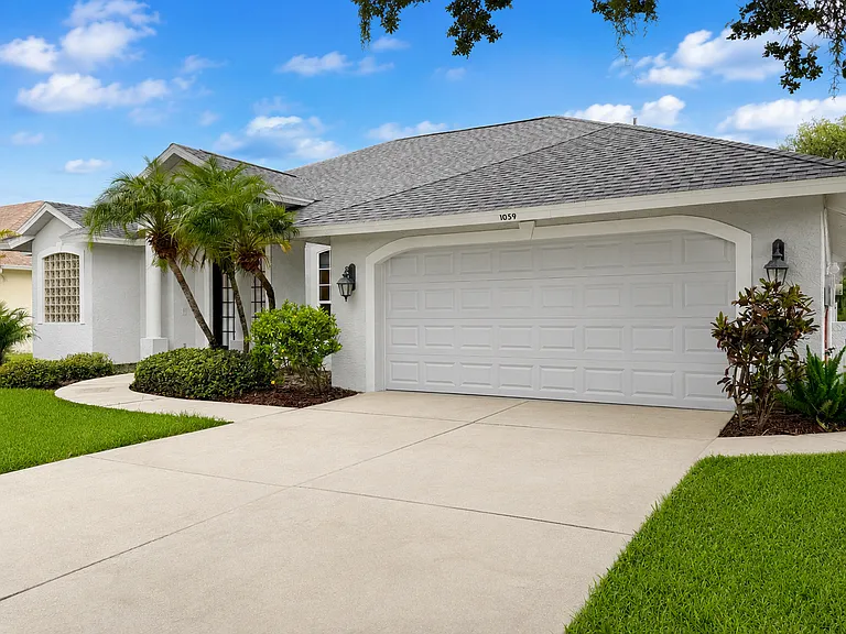 1059 Meadow Breeze Ln — Photo 2