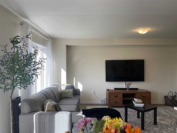 4th image of 122 Esther Cres