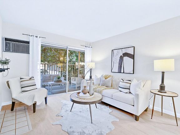 3rd image of 2449 Jubilee Ln