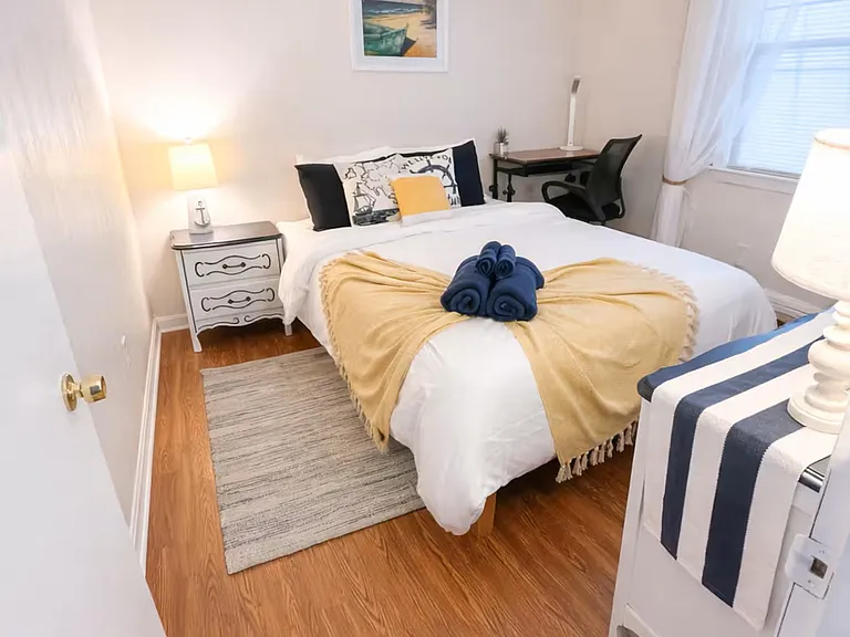 Bedroom 1 (queen)