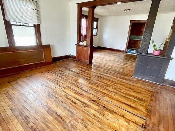 4th image of 2621 Eddy St