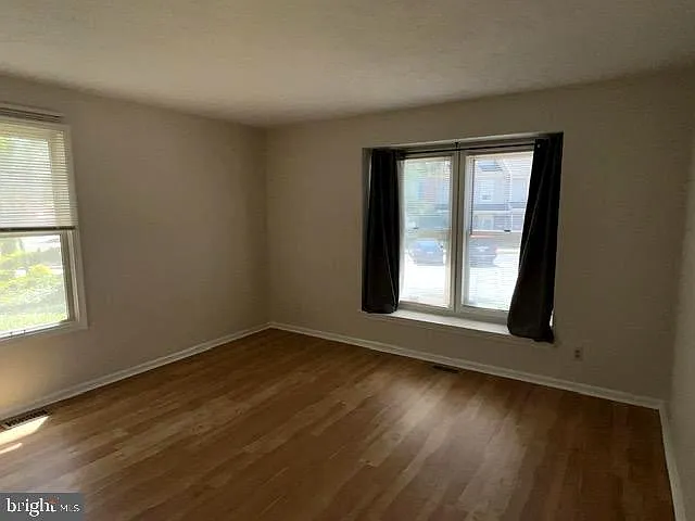 406 Williamsburg Ct — Photo 11