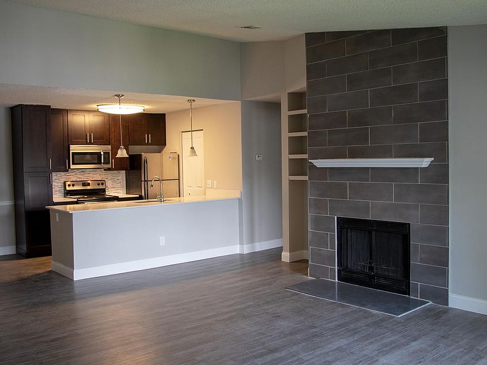2nd image of 1502 Weymouth Cir APT 312