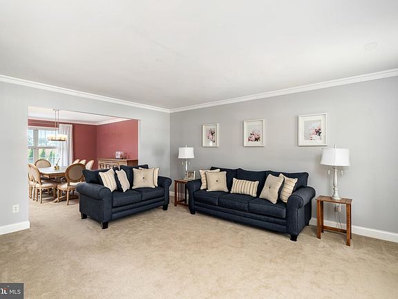 3rd image of 27 Andover Way