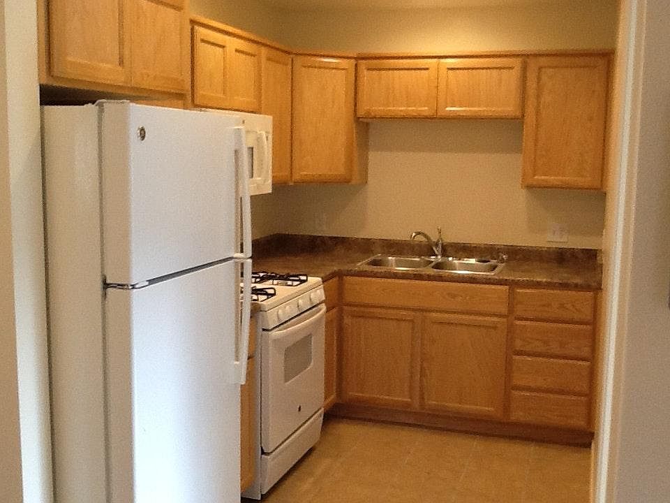 2nd image of 2015 N East St APT 3