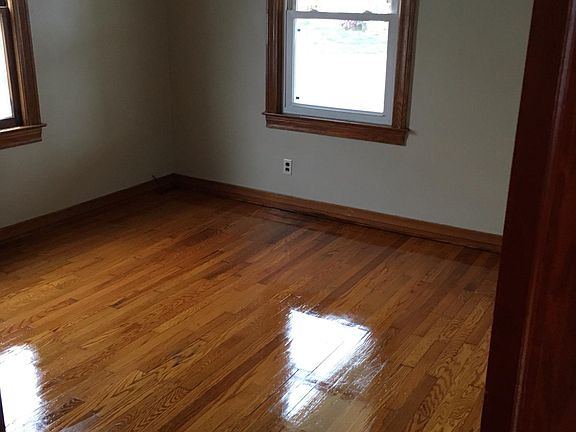 4th image of 433 Smithfield Ave
