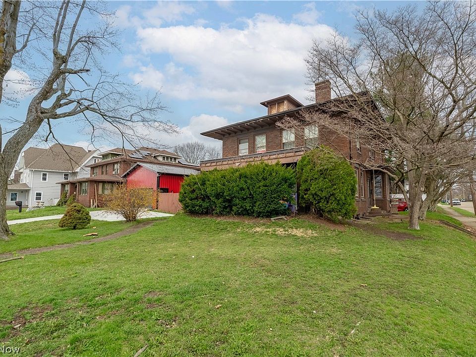 1st image of 528 Lincoln Way E