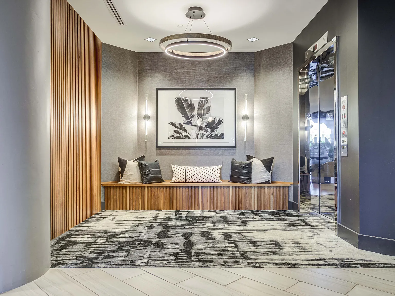 Skyrise Luxury Apartments — Photo 3