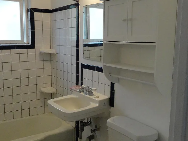 725 Carlisle Blvd NE — Photo 8