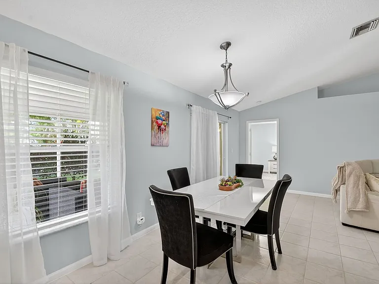 1080 Salmon Isle — Photo 6