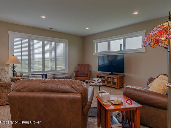 5th image of 3615 100e Ave SW