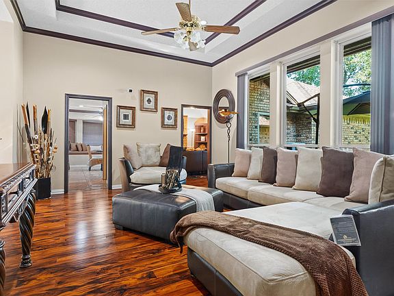 3rd image of 3704 Dahlia Dr