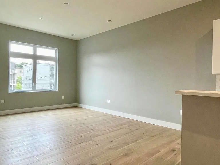 60 Cross St E #312 — Photo 4