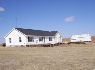 23916 N Cattle Growers Rd, Stapleton, NE 69163