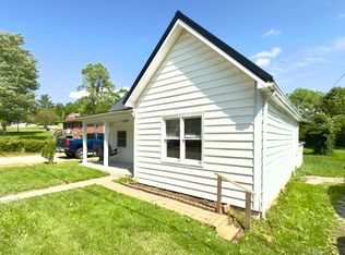 1012 Woodlake Rd, Stamping Ground, KY 40379