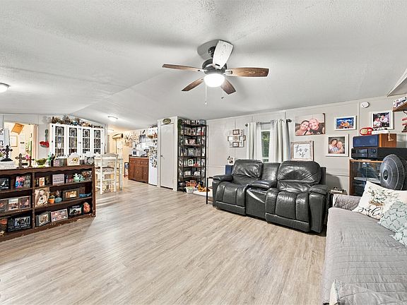 3rd image of 365 Beaver Ln
