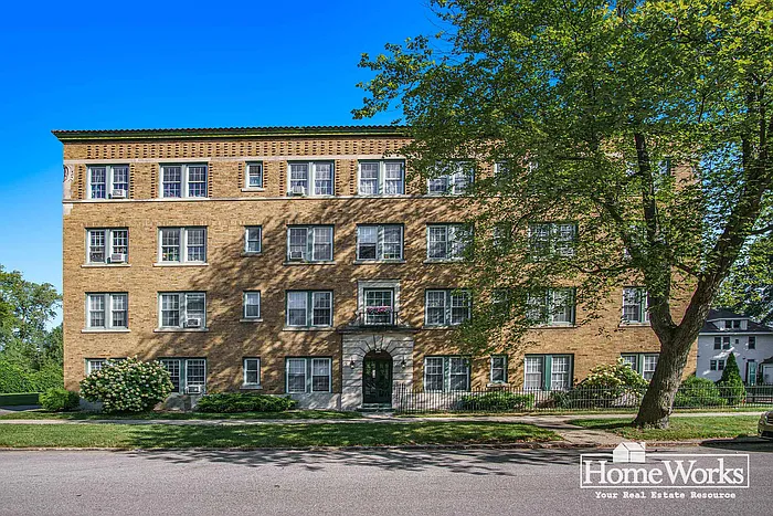 601 W La Salle Ave