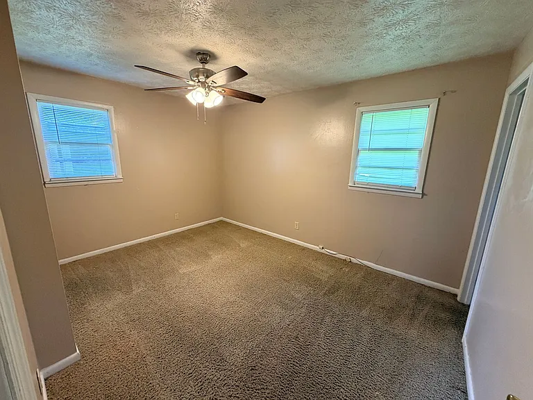 408 S College St — Photo 10