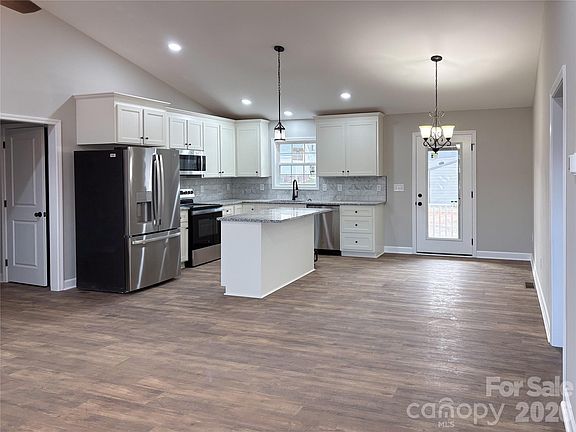 3rd image of 131 Portman Ln