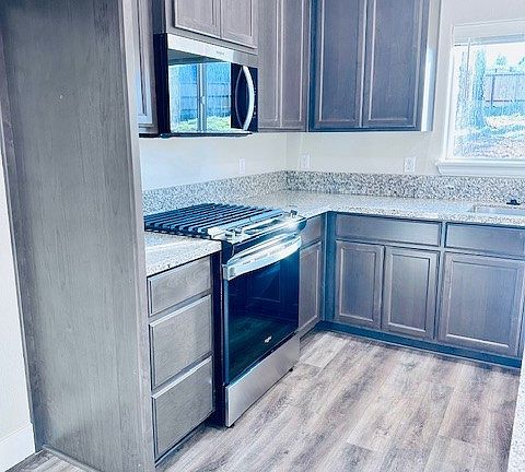 3rd image of 950 Pearson Rd