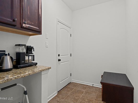 5th image of 15192 Oberlin Ave