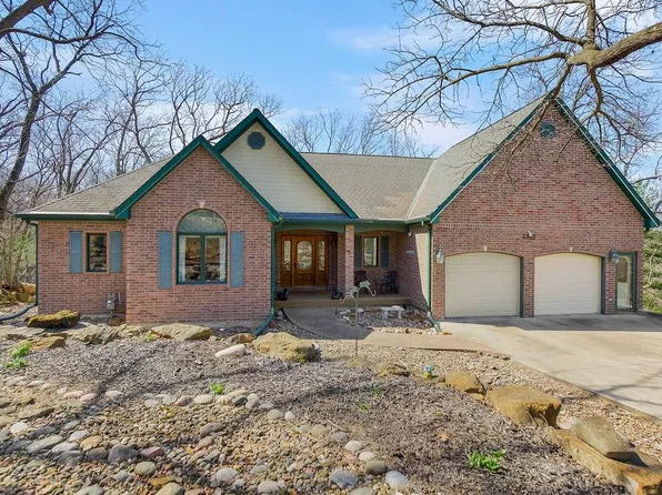 4852 Black Swan Dr, Shawnee, KS 66216