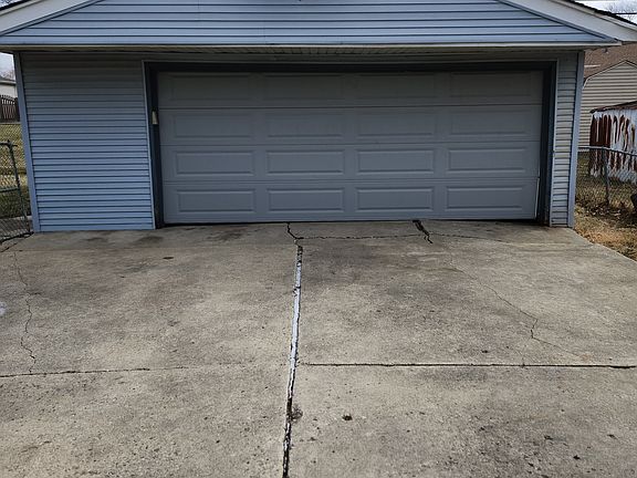 2nd image of 635 Illinois Blvd