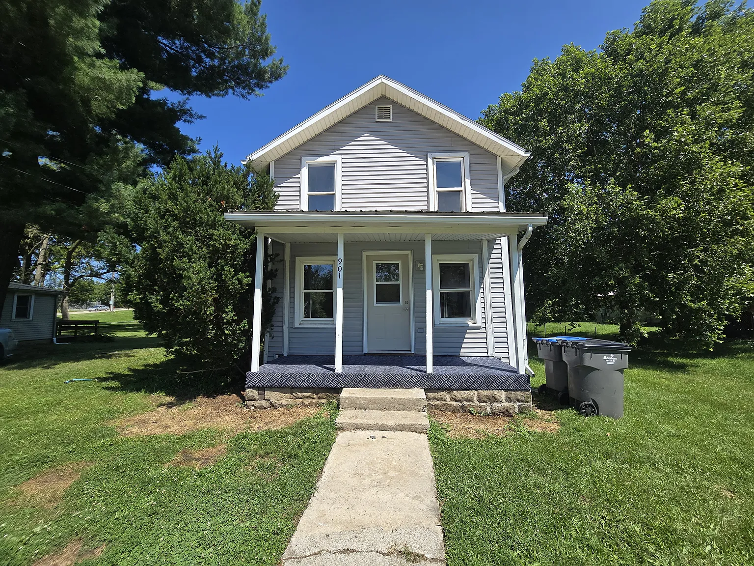4 bed, 1054 sqft, $1,325 — Photo 2