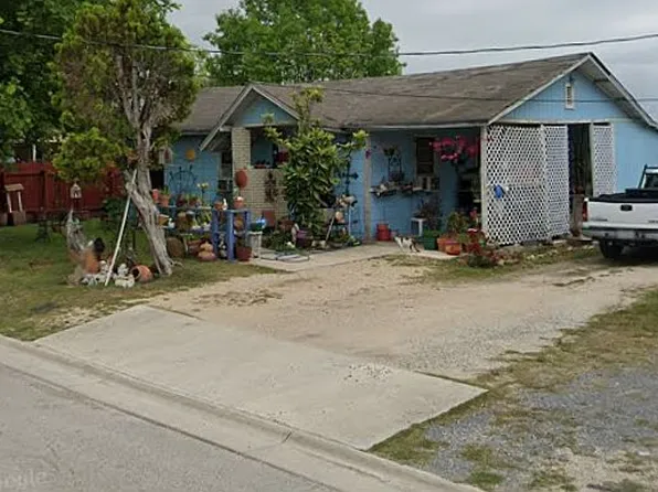 1609 Starcke St, Seguin, TX 78155