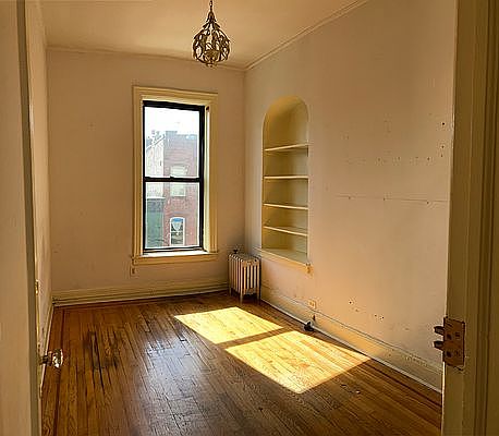 5th image of 832 Manhattan Ave #2