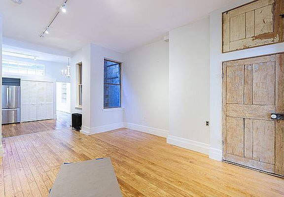 5th image of 155 Allen St #1