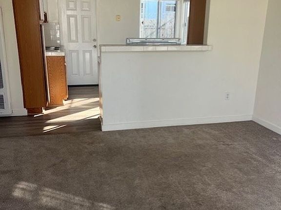 5th image of 4105 Ingraham St #4107