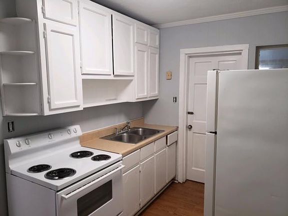3rd image of 3315 Belcrest Dr SE APT 2A