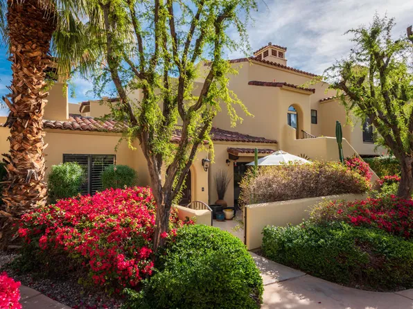 221 Villorrio Dr E, Palm Springs, CA 92262