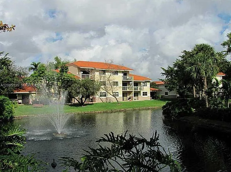 2 bed, 986 sqft, $2,000 — Photo 1
