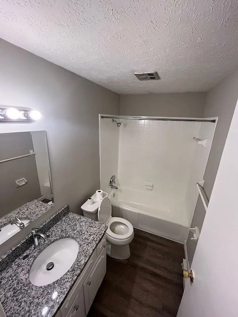227 Edwin — Photo 2